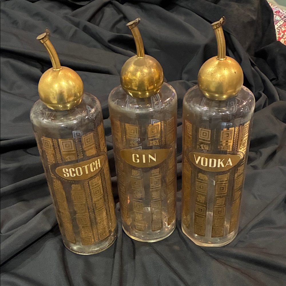 Gold and Clear Drinkware Set